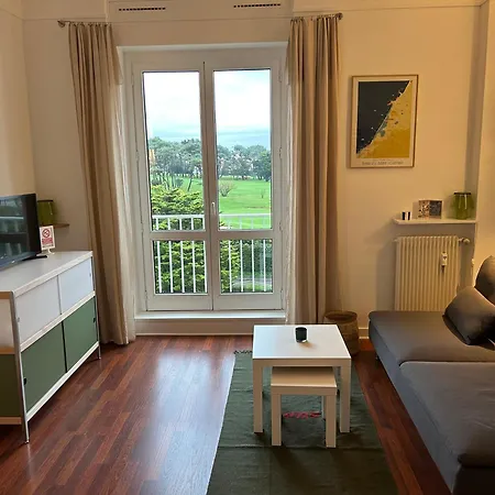 Prive Standing -le Regina Et Golf- *