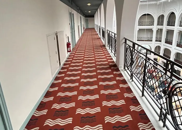 Prive Standing -le Regina Et Golf- 비아히쯔