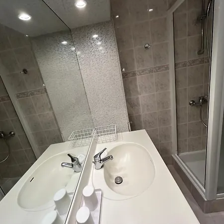 Prive Standing -le Regina Et Golf- *