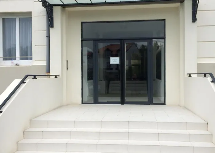 Prive Standing -le Regina Et Golf-