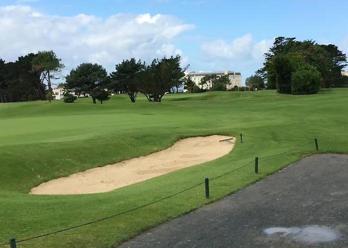 Prive Standing -le Regina Et Golf- Апартаменти *