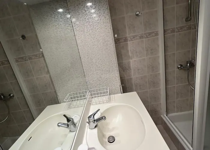 Prive Standing -le Regina Et Golf- *